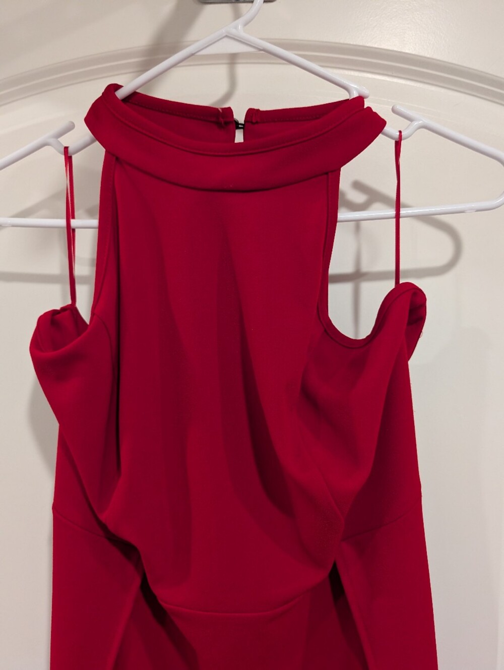 Elegant Red Halter Evening Gown - Size XXL - Picture 4 of 13